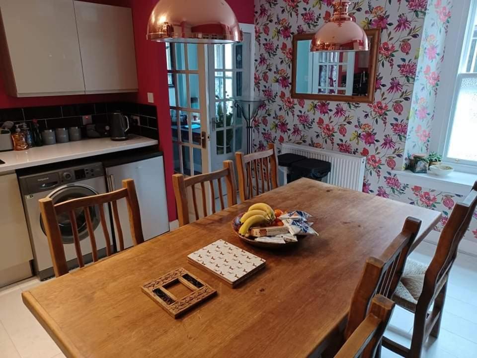 The Hideaway Apartment Пийбълс Екстериор снимка