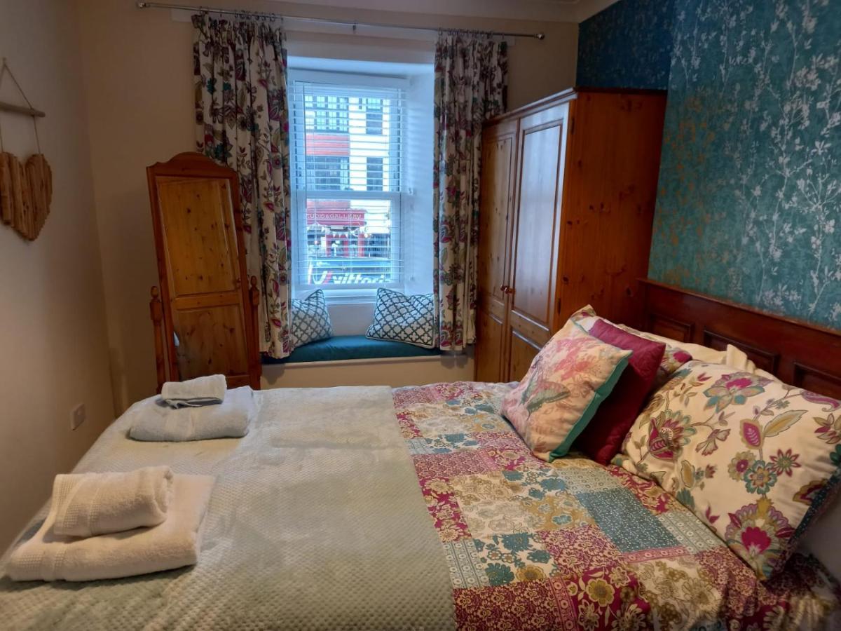The Hideaway Apartment Пийбълс Екстериор снимка