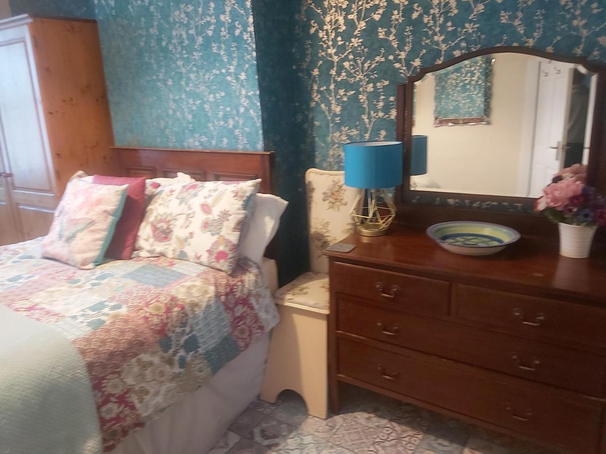 The Hideaway Apartment Пийбълс Екстериор снимка