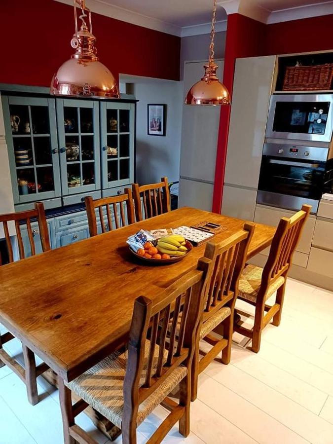 The Hideaway Apartment Пийбълс Екстериор снимка