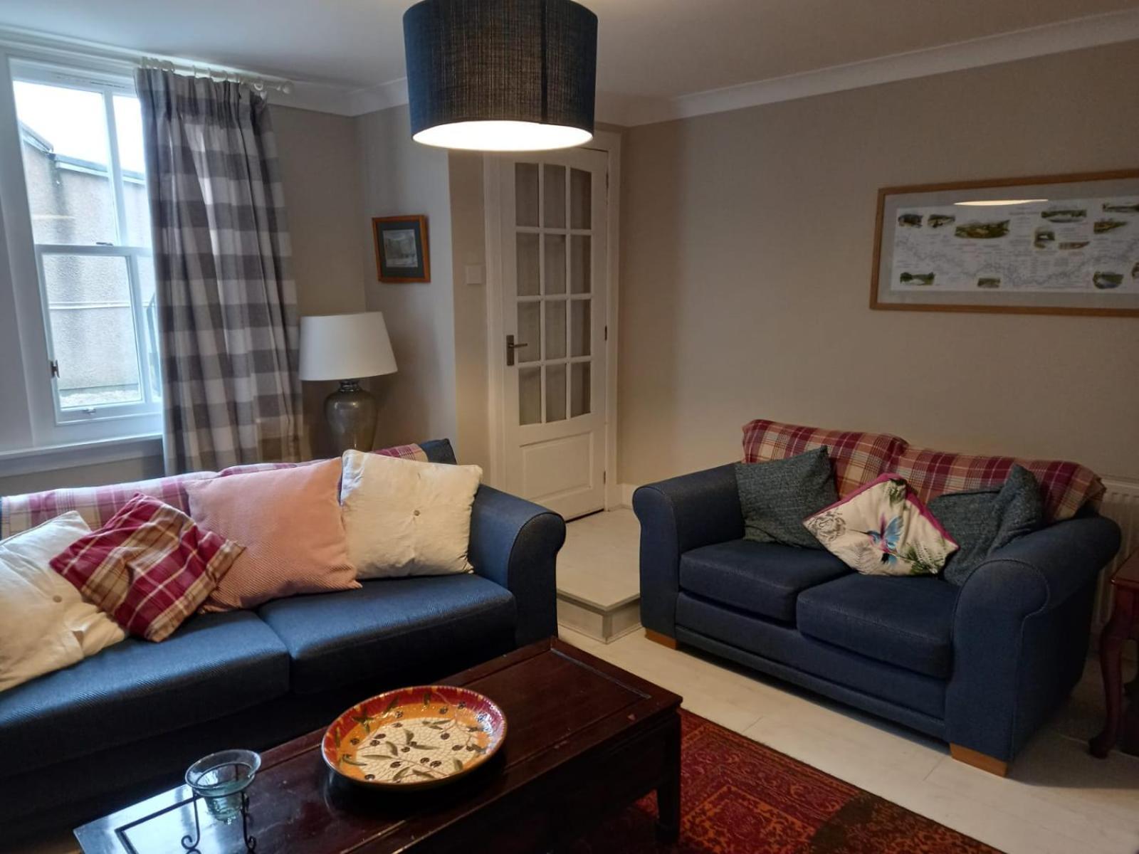 The Hideaway Apartment Пийбълс Екстериор снимка
